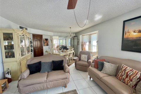 Copropriété à louer à Orlando, Floride: 2 chambres, 110.74 m2 № 2397032 - photo 3