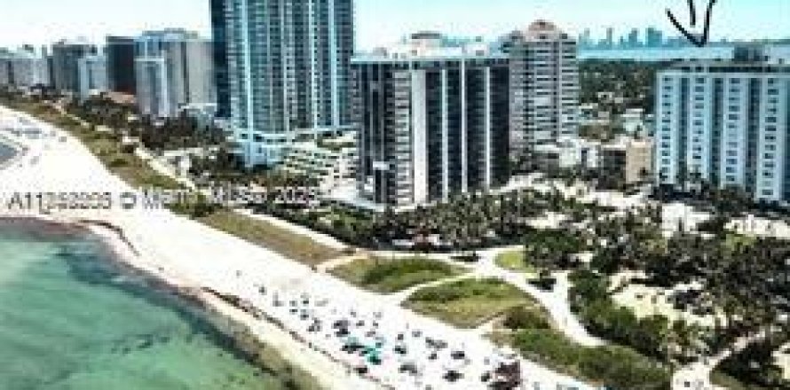 Кондоминиум с 1 спальней в Майами-Бич, Флорида № 1985603
