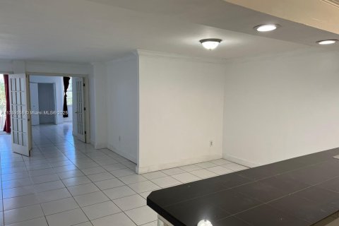 Купить кондоминиум в Майами-Бич, Флорида 1 спальня, 93.46м2, № 1985603 - фото 23