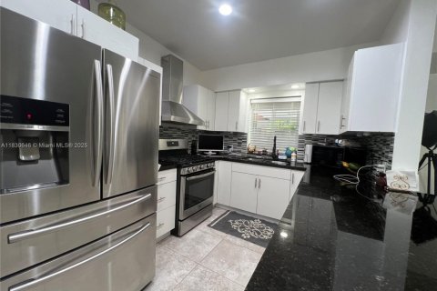 Casa en venta en Miami, Florida, 3 dormitorios, 156.45 m2 № 2016212 - foto 13