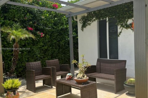 Casa en venta en Miami, Florida, 3 dormitorios, 156.45 m2 № 2016212 - foto 5