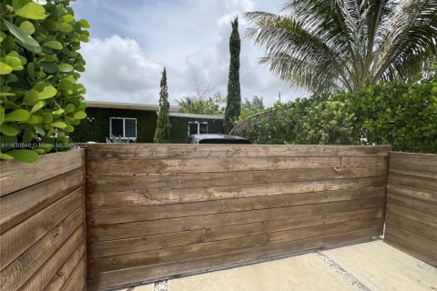 Casa en venta en Miami, Florida, 3 dormitorios, 156.45 m2 № 2016212 - foto 3