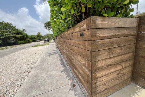 Casa en venta en Miami, Florida, 3 dormitorios, 156.45 m2 № 2016212 - foto 2