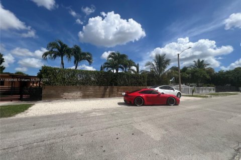 Casa en Miami, Florida 3 dormitorios, 156.45 m2 № 2016212