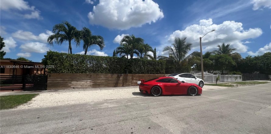 Casa en Miami, Florida 3 dormitorios, 156.45 m2 № 2016212