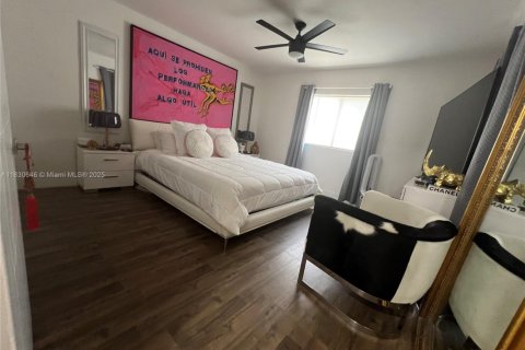 Casa en venta en Miami, Florida, 3 dormitorios, 156.45 m2 № 2016212 - foto 27