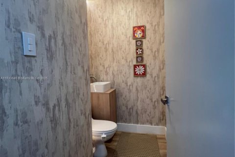 Casa en venta en Miami, Florida, 3 dormitorios, 156.45 m2 № 2016212 - foto 17