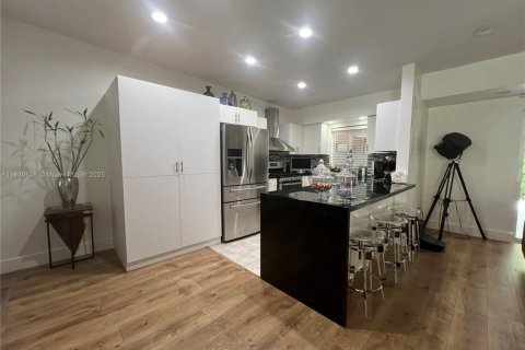Casa en venta en Miami, Florida, 3 dormitorios, 156.45 m2 № 2016212 - foto 10
