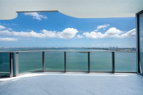 Снять в аренду кондоминиум в Майами, Флорида 2 спальни, 121.33м2, № 2058584 - фото 15