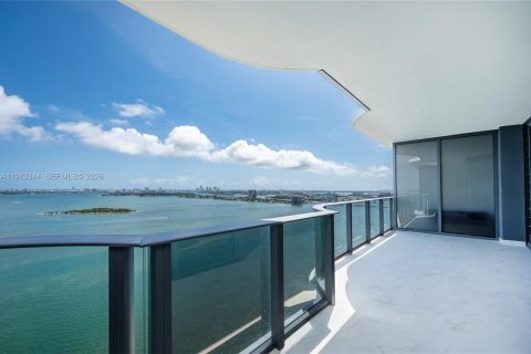 Снять в аренду кондоминиум в Майами, Флорида 2 спальни, 121.33м2, № 2058584 - фото 13