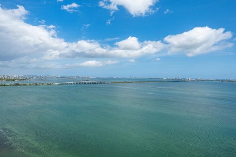 Снять в аренду кондоминиум в Майами, Флорида 2 спальни, 121.33м2, № 2058584 - фото 2