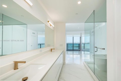 Снять в аренду кондоминиум в Майами, Флорида 2 спальни, 121.33м2, № 2058584 - фото 24