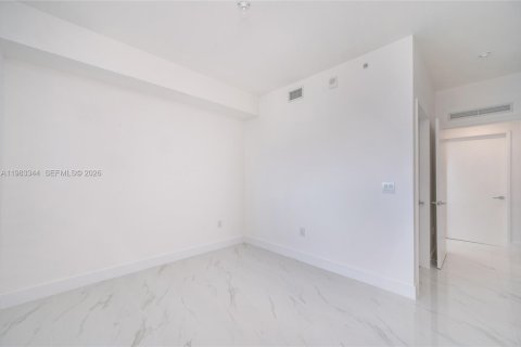 Снять в аренду кондоминиум в Майами, Флорида 2 спальни, 121.33м2, № 2058584 - фото 28