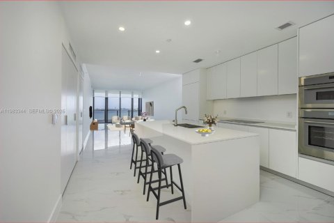 Снять в аренду кондоминиум в Майами, Флорида 2 спальни, 121.33м2, № 2058584 - фото 4