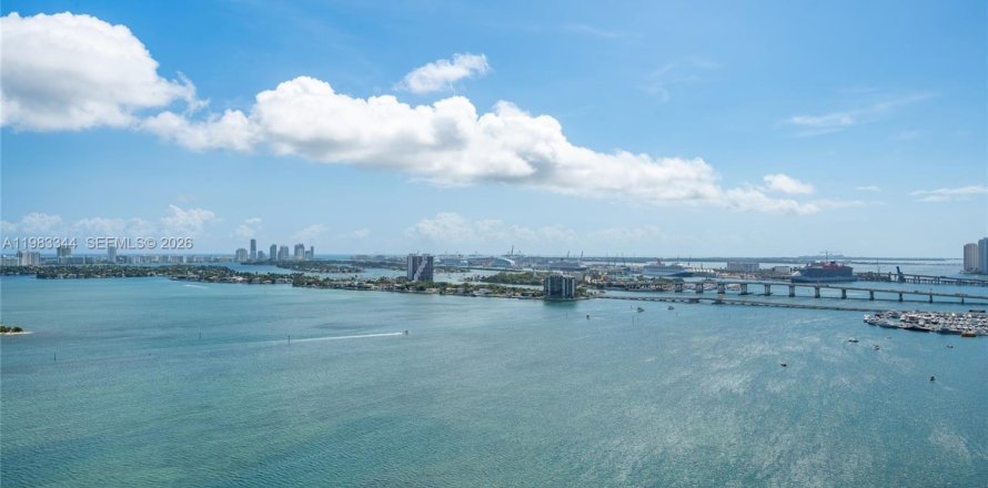 Кондоминиум с 2 спальнями в Майами, Флорида № 2058584