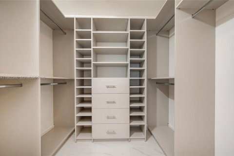 Снять в аренду кондоминиум в Майами, Флорида 2 спальни, 121.33м2, № 2058584 - фото 25