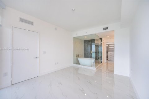 Снять в аренду кондоминиум в Майами, Флорида 2 спальни, 121.33м2, № 2058584 - фото 19