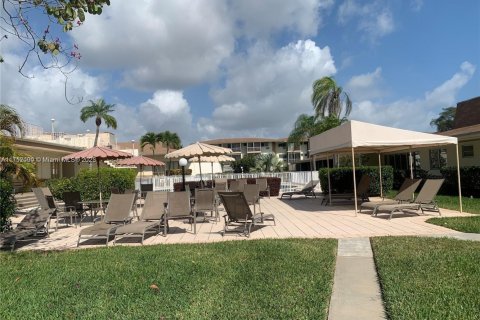 Condo in Miami, Florida, 1 bedroom  № 2076751 - photo 7