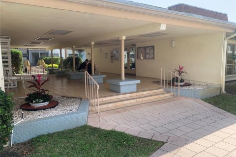 Condo in Miami, Florida, 1 bedroom  № 2076751 - photo 11