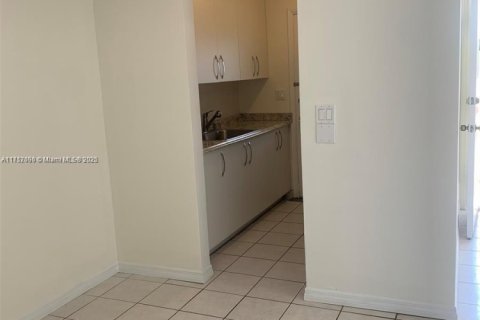 Condo in Miami, Florida, 1 bedroom  № 2076751 - photo 21