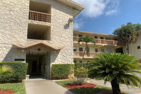 Condo in Miami, Florida, 1 bedroom  № 2076751 - photo 3
