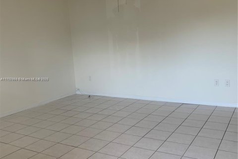 Condo in Miami, Florida, 1 bedroom  № 2076751 - photo 17