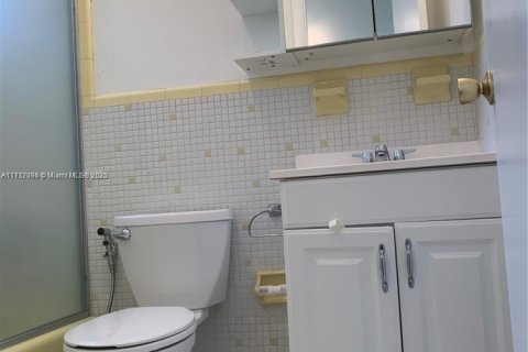 Condo in Miami, Florida, 1 bedroom  № 2076751 - photo 30