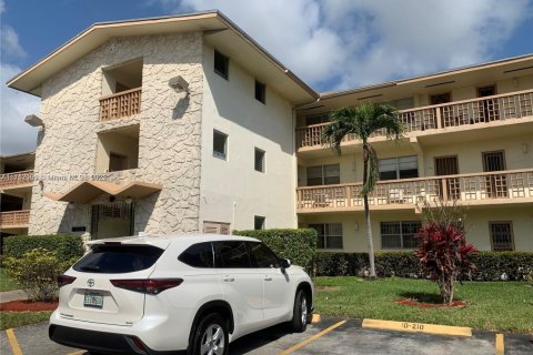 Condo in Miami, Florida, 1 bedroom  № 2076751 - photo 4