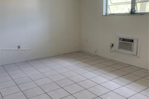 Condo in Miami, Florida, 1 bedroom  № 2076751 - photo 26