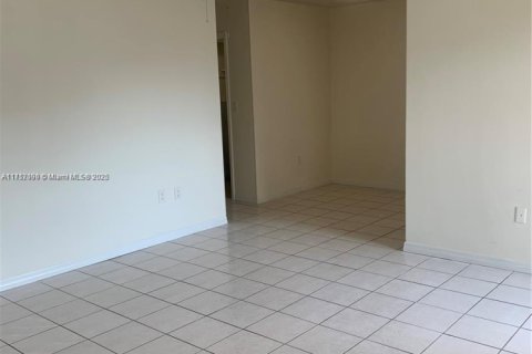 Condo in Miami, Florida, 1 bedroom  № 2076751 - photo 16