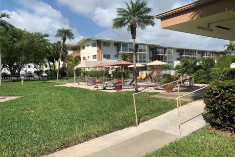 Condo in Miami, Florida, 1 bedroom  № 2076751 - photo 5