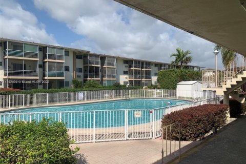 Condo in Miami, Florida, 1 bedroom  № 2076751 - photo 6