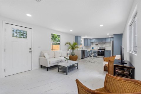Villa ou maison à vendre à Tampa, Floride: 3 chambres, 112.41 m2 № 2206827 - photo 5