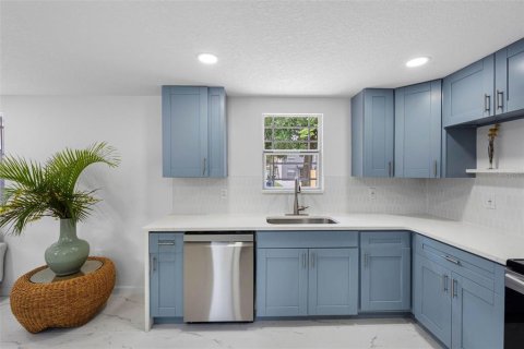 Villa ou maison à vendre à Tampa, Floride: 3 chambres, 112.41 m2 № 2206827 - photo 11