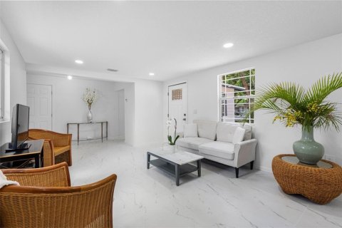 Villa ou maison à vendre à Tampa, Floride: 3 chambres, 112.41 m2 № 2206827 - photo 7