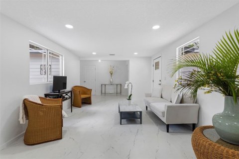 Villa ou maison à vendre à Tampa, Floride: 3 chambres, 112.41 m2 № 2206827 - photo 8