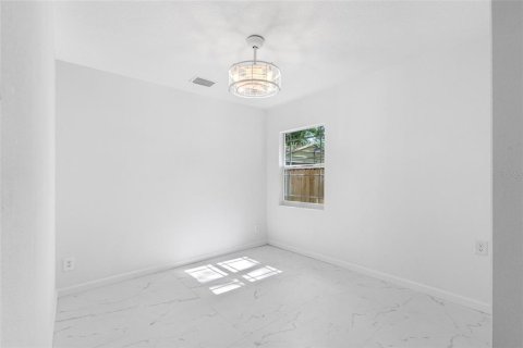 Villa ou maison à vendre à Tampa, Floride: 3 chambres, 112.41 m2 № 2206827 - photo 19