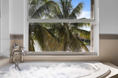 Снять в аренду виллу или дом в Уэстон, Флорида 5 спален, 369.66м2, № 2003766 - фото 28