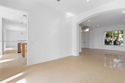 Снять в аренду виллу или дом в Уэстон, Флорида 5 спален, 369.66м2, № 2003766 - фото 6