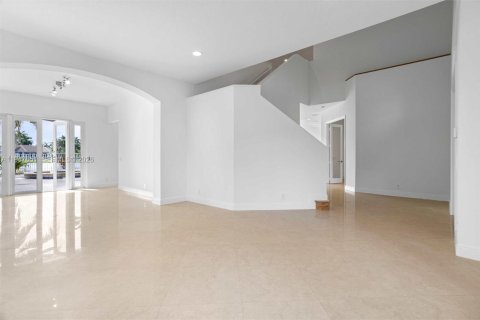 Снять в аренду виллу или дом в Уэстон, Флорида 5 спален, 369.66м2, № 2003766 - фото 4