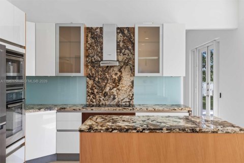 Снять в аренду виллу или дом в Уэстон, Флорида 5 спален, 369.66м2, № 2003766 - фото 16