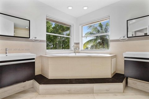 Снять в аренду виллу или дом в Уэстон, Флорида 5 спален, 369.66м2, № 2003766 - фото 27