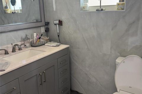 Villa ou maison à vendre à Hollywood, Floride: 4 chambres, 151.06 m2 № 2025657 - photo 5