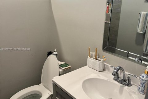 Villa ou maison à vendre à Hollywood, Floride: 4 chambres, 151.06 m2 № 2025657 - photo 18