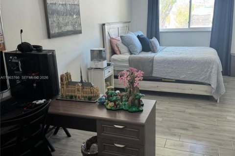 Villa ou maison à vendre à Hollywood, Floride: 4 chambres, 151.06 m2 № 2025657 - photo 4