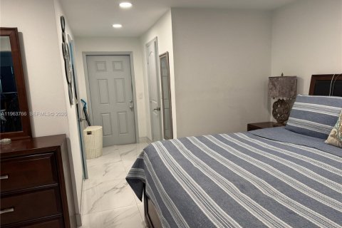 Villa ou maison à vendre à Hollywood, Floride: 4 chambres, 151.06 m2 № 2025657 - photo 12