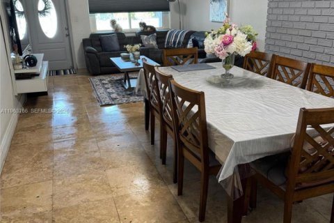 Villa ou maison à vendre à Hollywood, Floride: 4 chambres, 151.06 m2 № 2025657 - photo 6