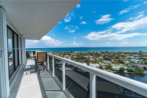 Condo in Aventura, Florida, 2 bedrooms № 2193481 - photo 3