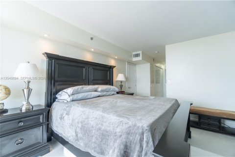 Condo in Aventura, Florida, 2 bedrooms № 2193481 - photo 18