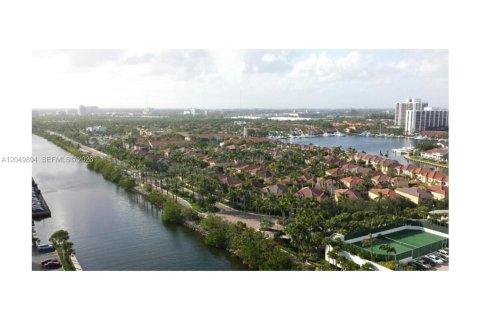 Condo in Aventura, Florida, 2 bedrooms № 2193481 - photo 21